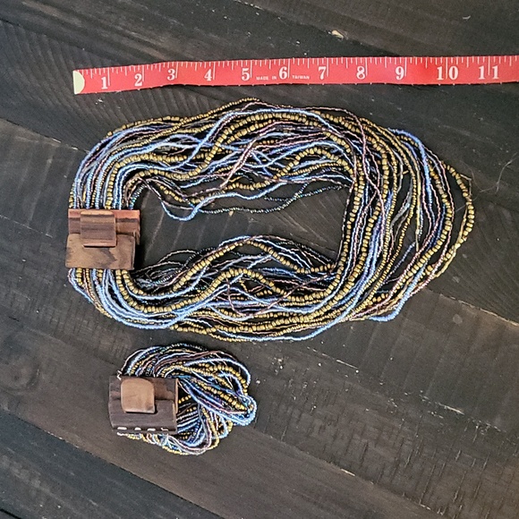 Beaded necklace and bracelet set. - Picture 4 of 4